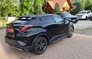 кроссовер Toyota c-hr