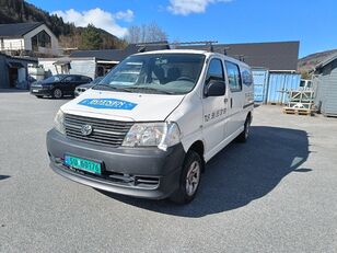 микроавтобус фургон Toyota HiAce