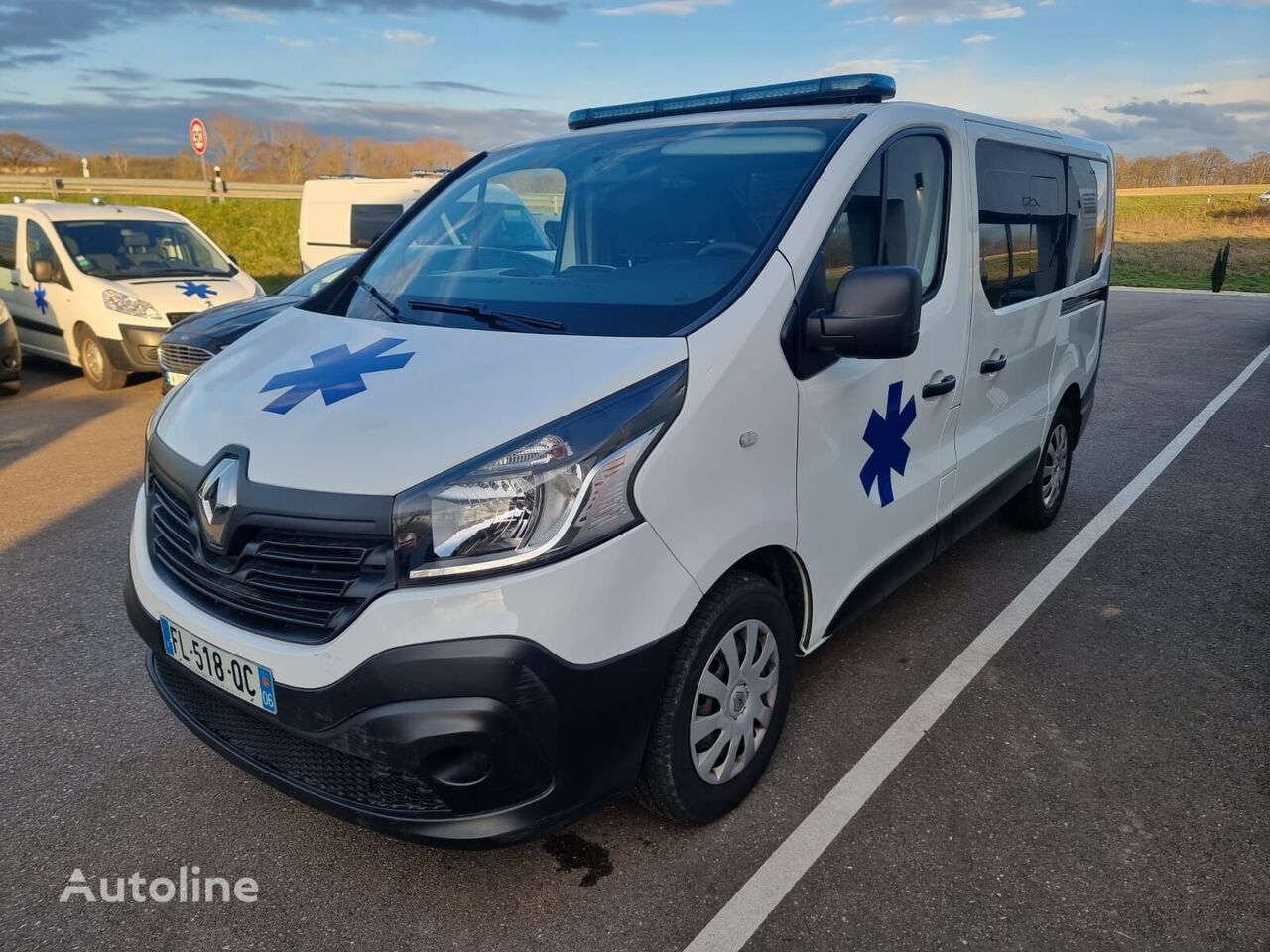 машина скорой помощи Renault TRAFIC 2020